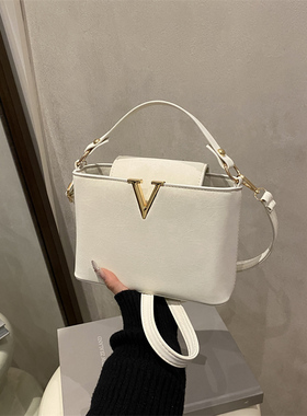 2026新款时尚大容量休闲包简约包字母包个性包包手提斜挎包单肩包