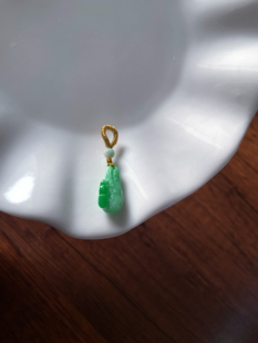 天然a货翡翠阳绿遇百财如意小白菜吊坠挂件玉石坠配饰送女友闺蜜