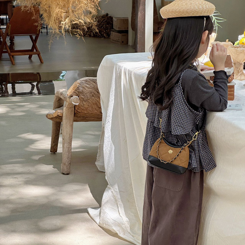 韩版儿童包包2026新款时尚菱格女童斜挎包洋气百搭公主配饰零钱包