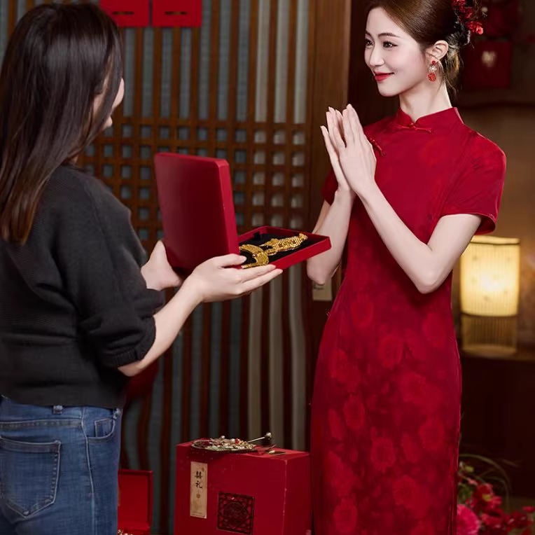 红色旗袍年轻2025新款订婚敬酒服