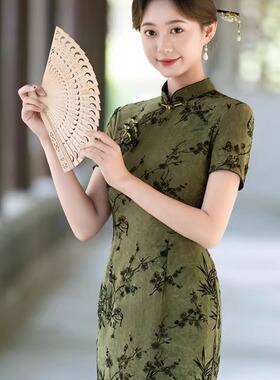 新中式旗袍高档植绒绿色改良2025夏季气质修身民国风日常优雅复古