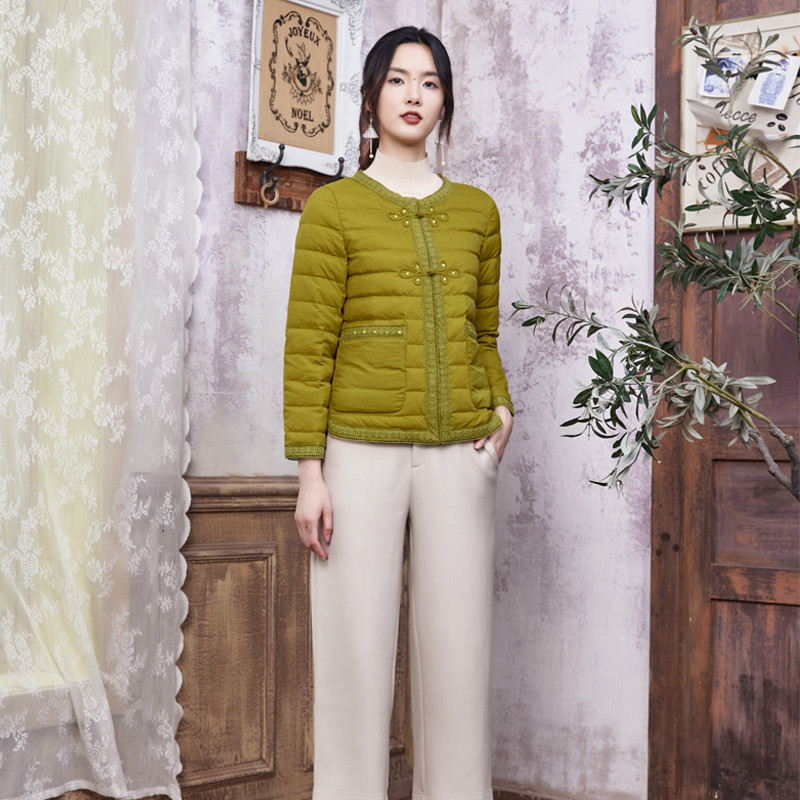 羽绒服手工盘扣布符时尚