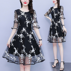 RM19770#大码女装2022年夏季新款韩版时尚气质显瘦刺绣网纱连衣裙
