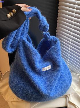 软绒毛呢包包女2025秋冬新款松弛感休闲单肩包大容量通勤包斜挎包