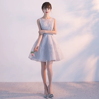 Короткая серебряная серая молния