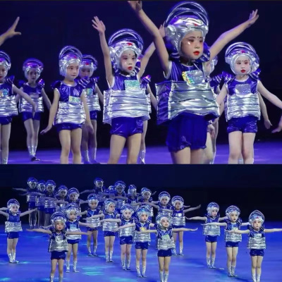 儿童未来科技感主题服装表演服