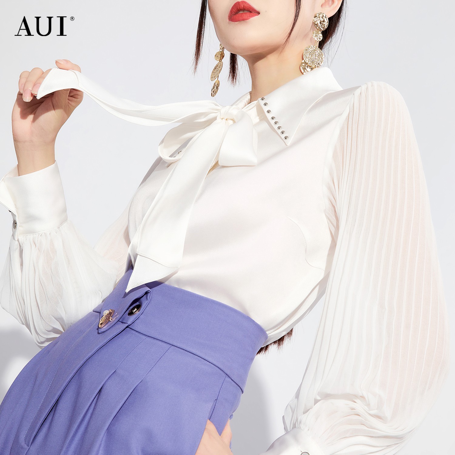 AUI白色设计感灯笼袖衬衫女2025春季新款蝴蝶结小众缎面修身上衣