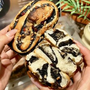 黑芝麻全麦坚果欧包粗粮手撕面包营养早餐健身饱腹代餐烘焙糕点心