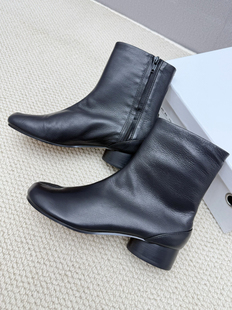 圆头低跟女休闲中跟真皮靴子 2025新款 真皮靴子裸靴 Eadie Blair