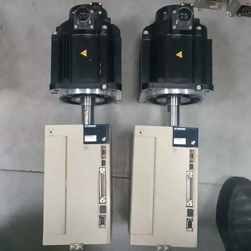 可维修2KW，SGD7S-180A00A0，安川七系伺服两套驱动型号议价