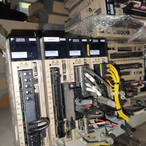 可维修安川伺服驱动器 SVD1-200V SVDV-2R8A01A议价