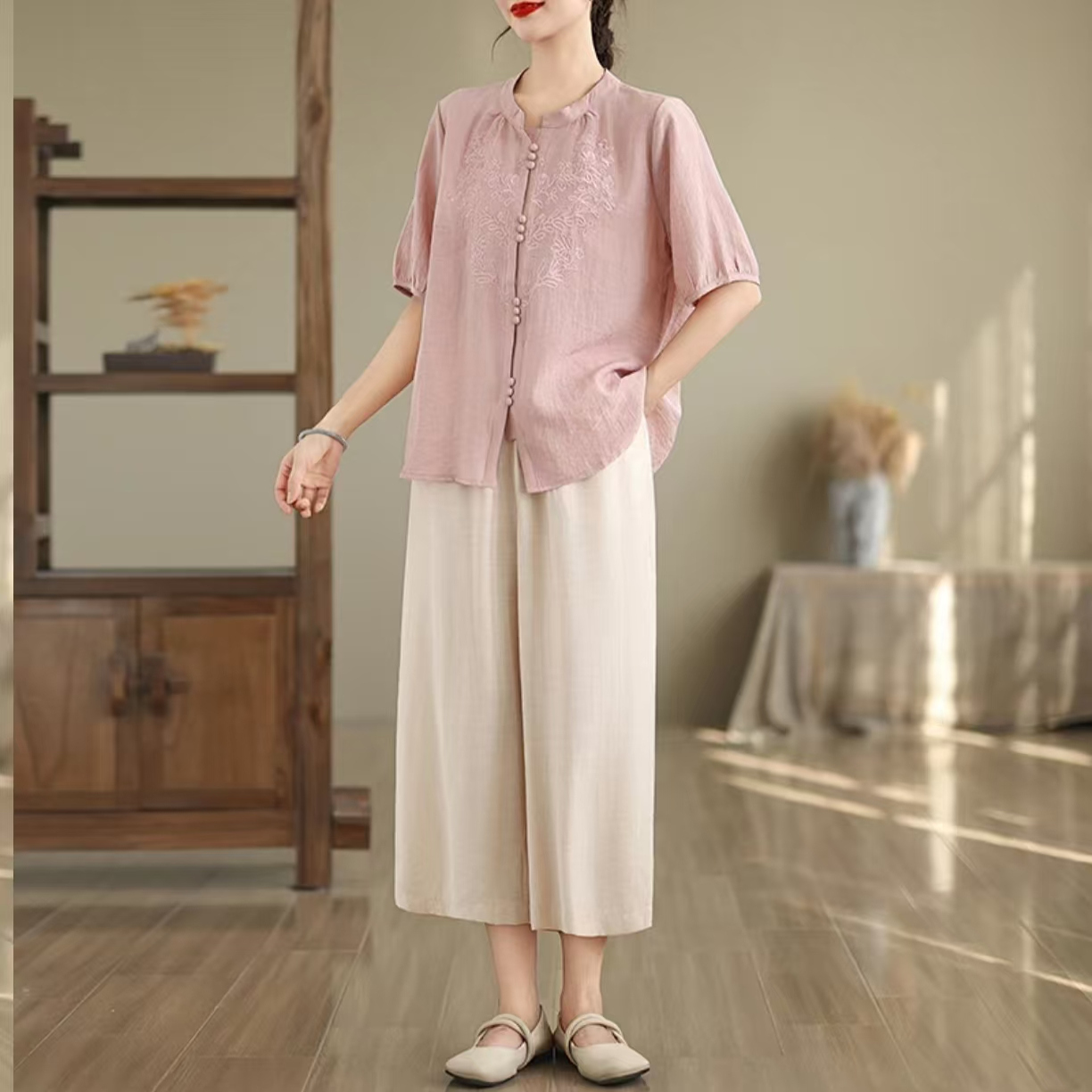 妈妈夏装套装大码宽松小衫2025新款刺绣上衣阔腿裤洋气女装两件套