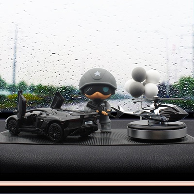 2026新款车内装饰中控台创意摆件男网红汽车摆件车载香薰内饰饰品