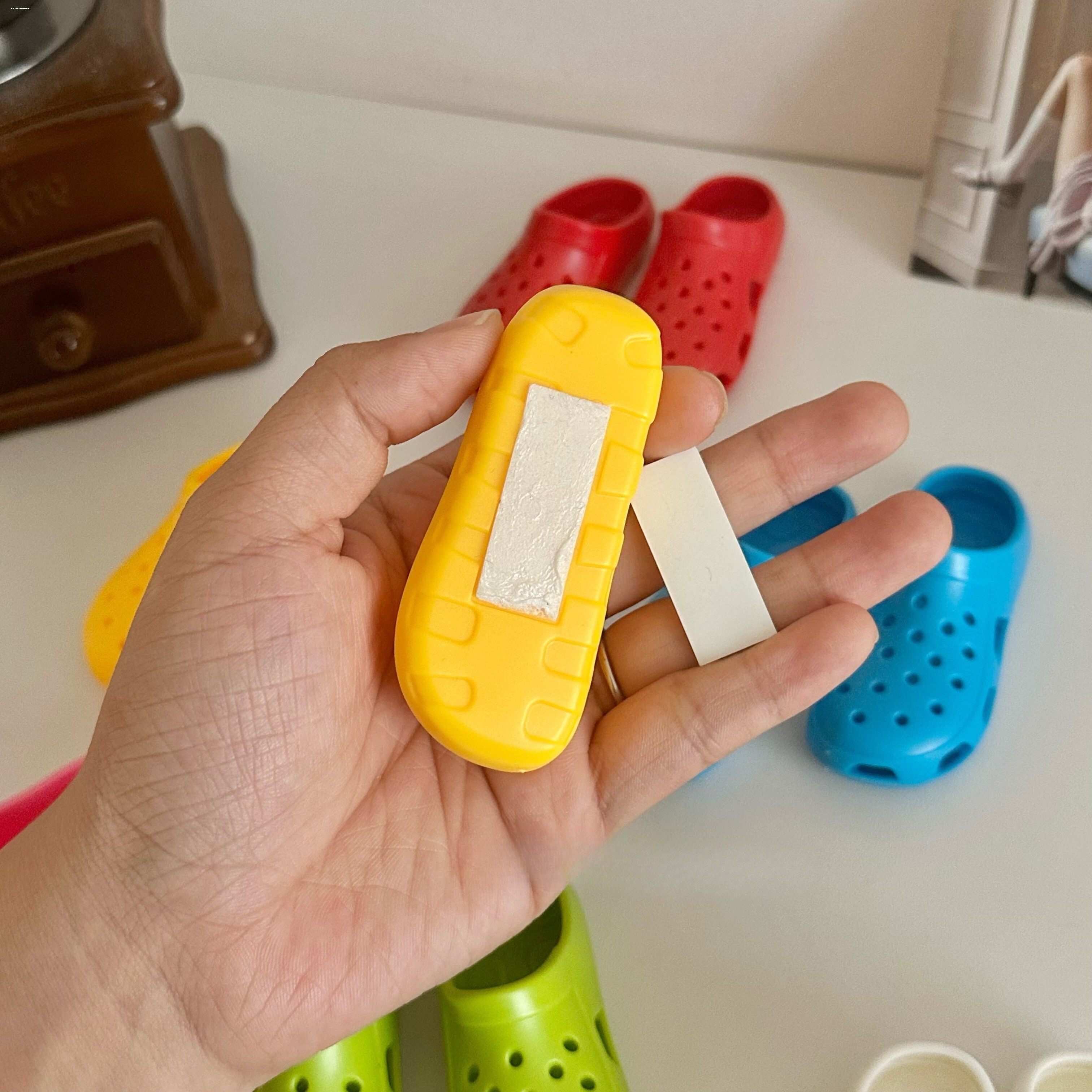 可爱洞洞鞋牙刷架免打孔墙面便携