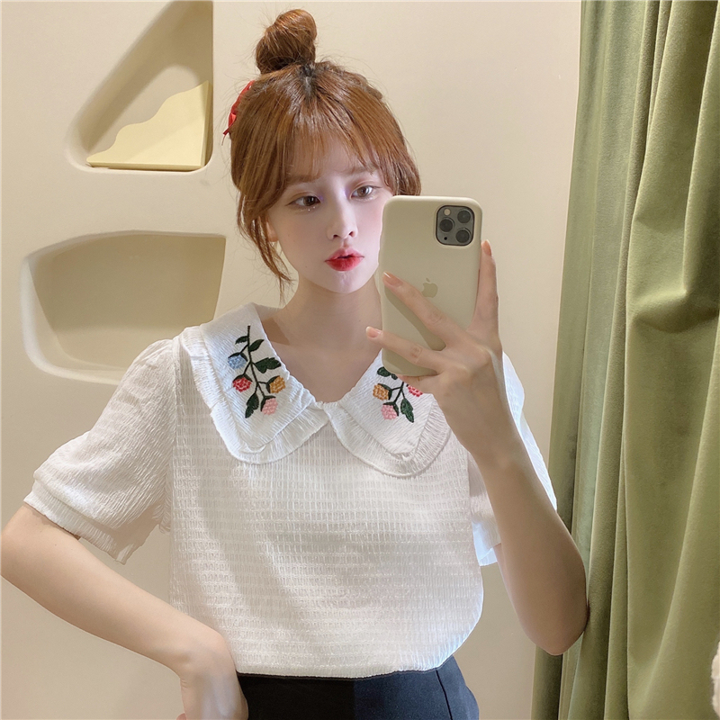 Real shot / real price Korean version age reduction embroidery doll collar wood ear fold loose top