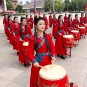 中国风红色喜庆演出腰鼓服女成人秧歌打鼓舞蹈服装 威风锣鼓演出服