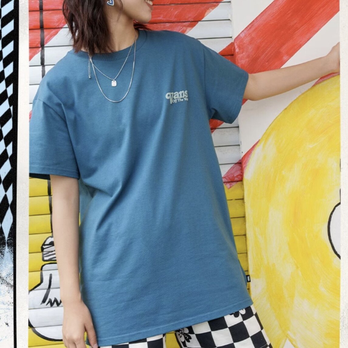 Vans  猫咪印花圆领短袖航海系 T恤 女款 深蓝色VN0008ZJ993 - 实物图
