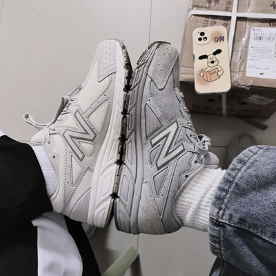 NewBalance女款运动鞋系带