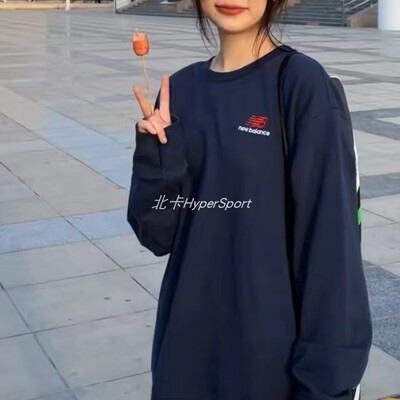 NewBalance情侣款圆领套头卫衣