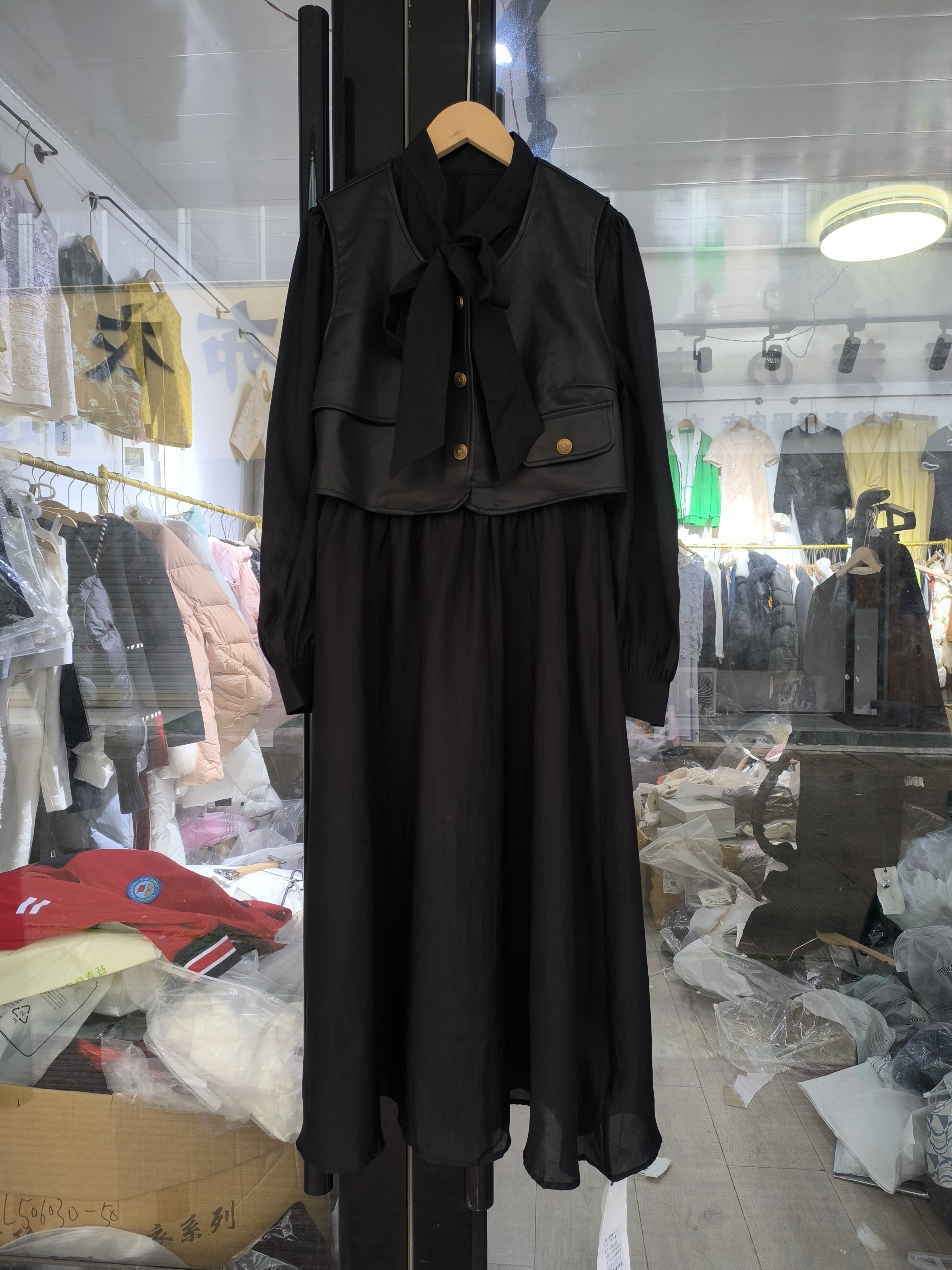 2025新款时尚百搭显瘦皮U马甲长袖连衣裙两件套女简约气质套装秋