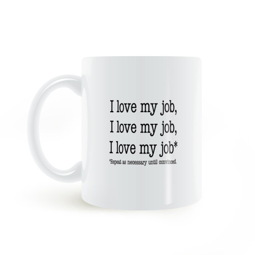 马克杯喝水然后爱上自己的工作