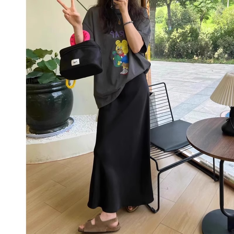 黑色缎面半身裙女夏季薄款大码胖mm梨形身材高腰显瘦垂感a字裙子