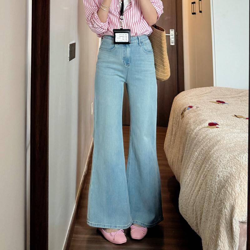 浅蓝色微喇牛仔裤女春季