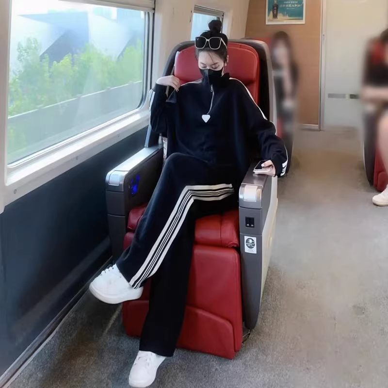 松弛感立领卫衣休闲运动套装女早秋薄款侧条纹阔腿裤旅游穿搭服装