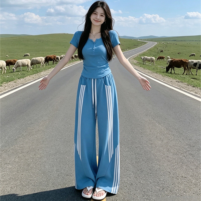 辣妹半开筒显瘦短袖爵士舞运动套装女夏练功服三条杠阔腿裤两件套