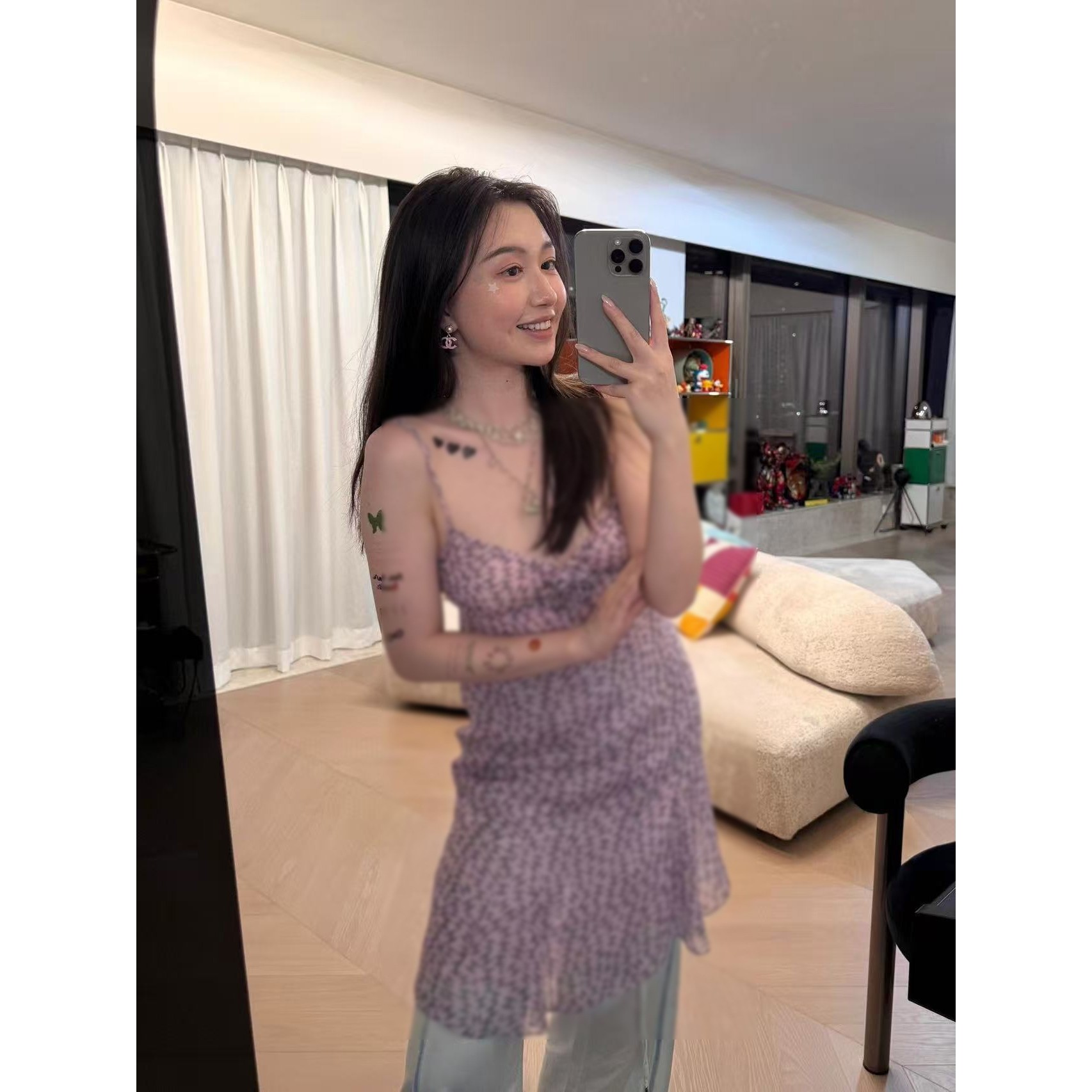 南油女装2025春夏新款真丝吊带连衣裙女度假轻薄V领吊带裙短裙子