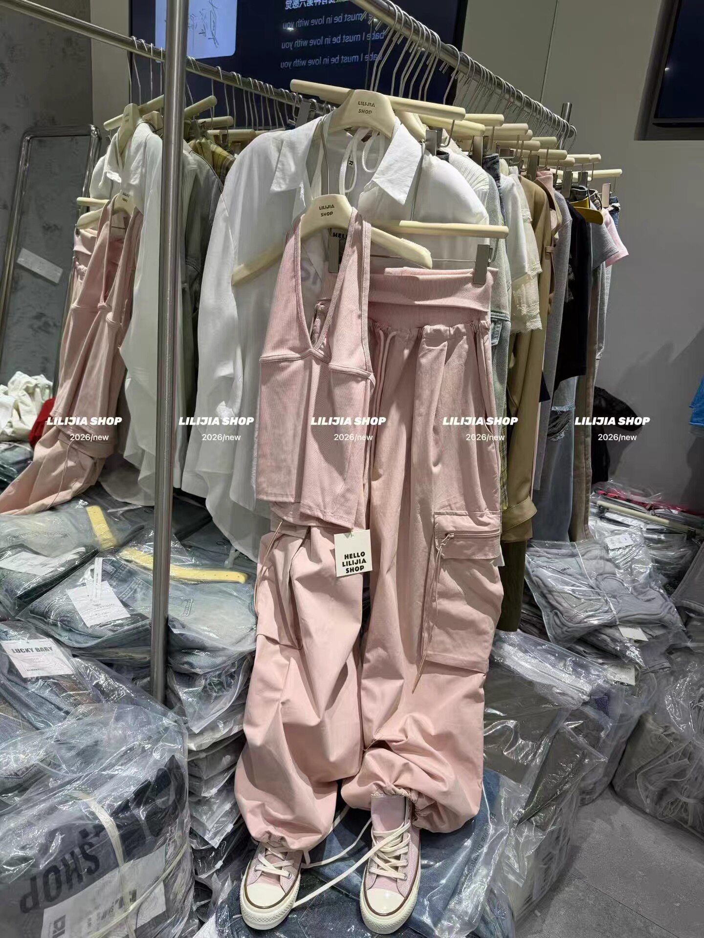 正品实拍2026夏季新款洋气挂脖吊带背心百搭显瘦工装裤阔腿裤套装