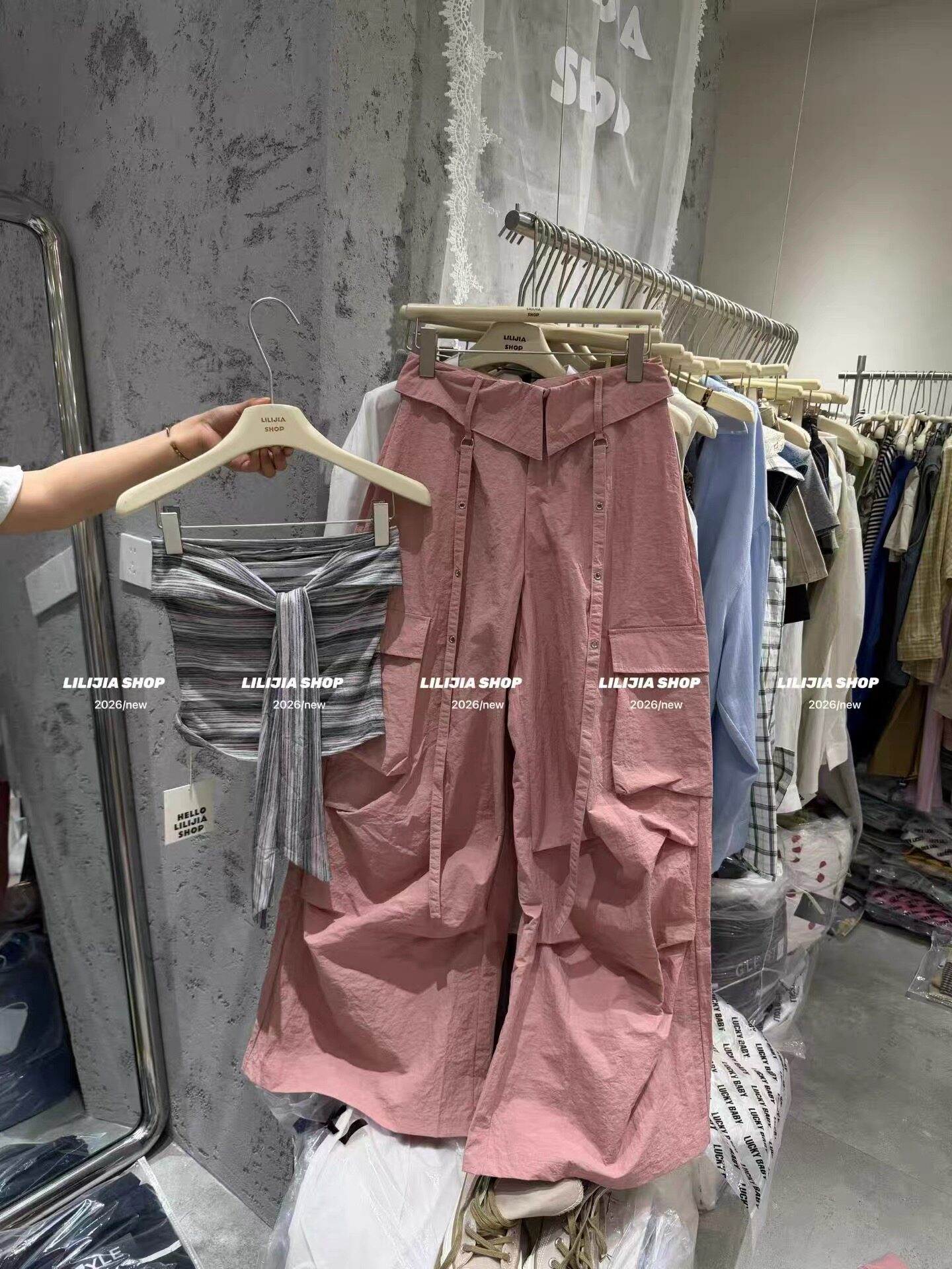 正品实拍2026美式复古辣妹风设计感工装裤+条纹抹胸两件套套装女