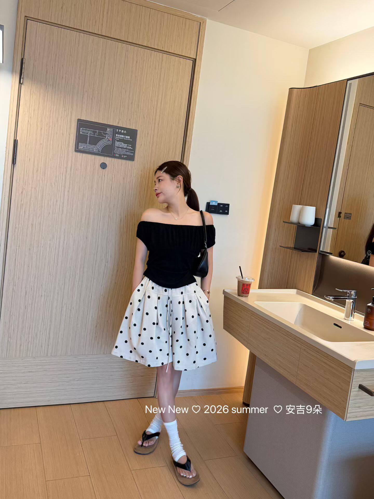正品实拍2026夏季新款韩版修身显瘦洋气一字领短袖T恤上衣潮ins女