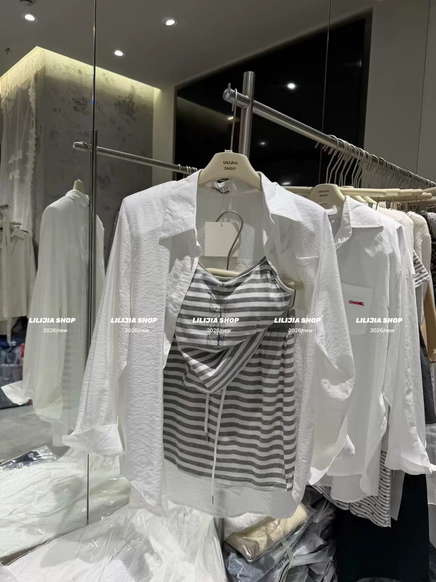 正品实拍2026夏新款韩版宽松垫肩衬衫+条纹吊带背心半身裙三件套