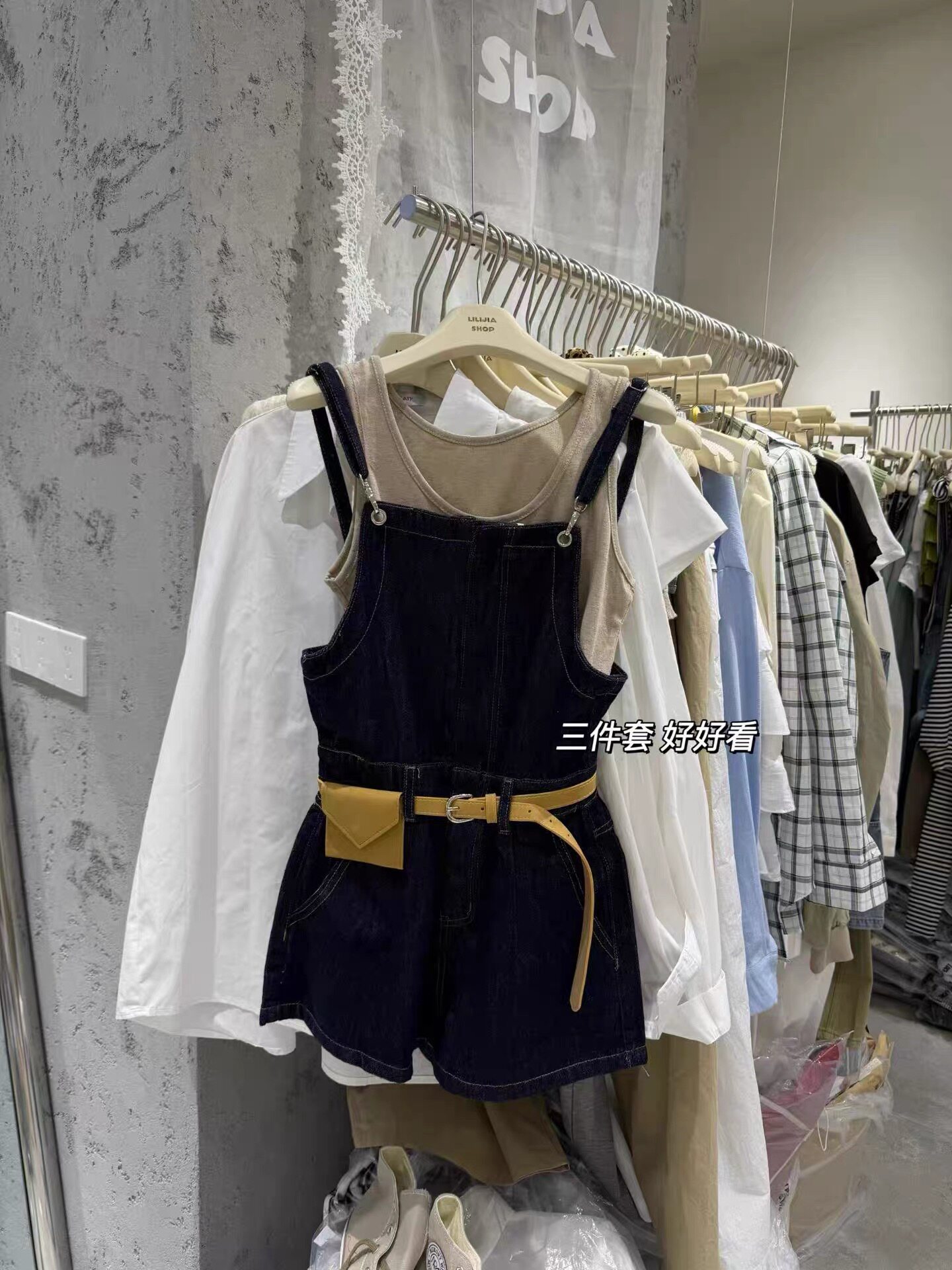 正品实拍2026夏韩版时尚百搭显瘦牛仔背带裤背心上衣配腰包三件套