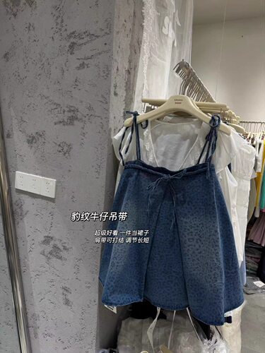 正品实拍辣妹港风气质豹纹牛仔吊带裙女设计感小众宽松减龄上衣裙