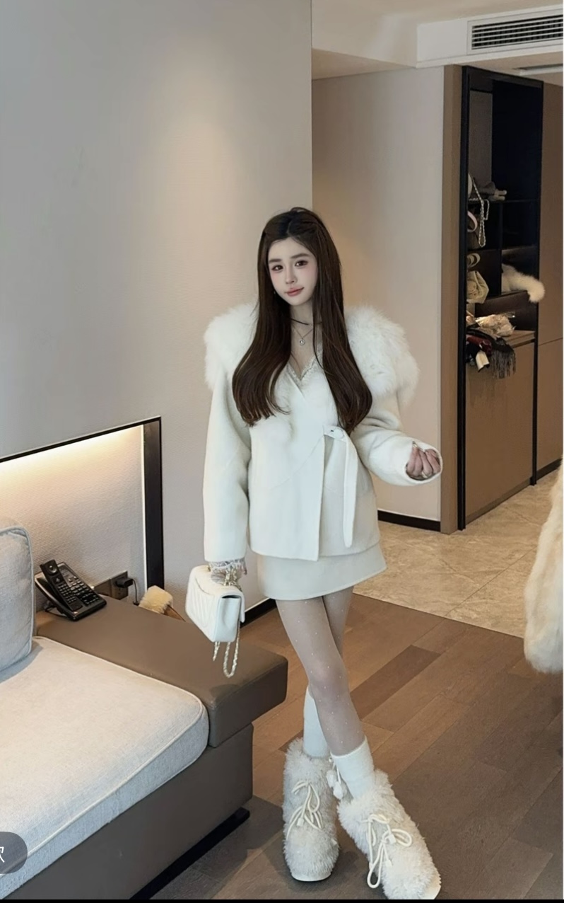 韩国东大门2025冬季新款韩版宽松狐狸毛领毛呢外套女短款呢子大衣