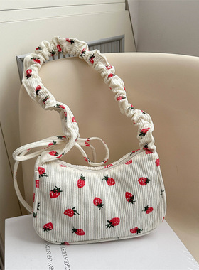 可爱草莓小包包女2026新款潮韩版百搭腋下包网红时尚灯芯绒单肩包