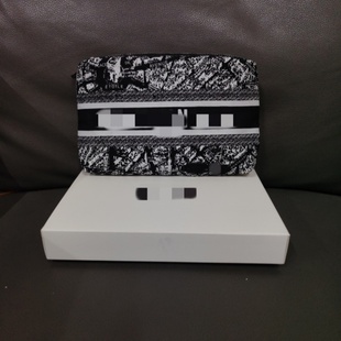 新款大牌柜台限定限量赠礼巴黎地图小钱包口红化妆品收纳手拿女包