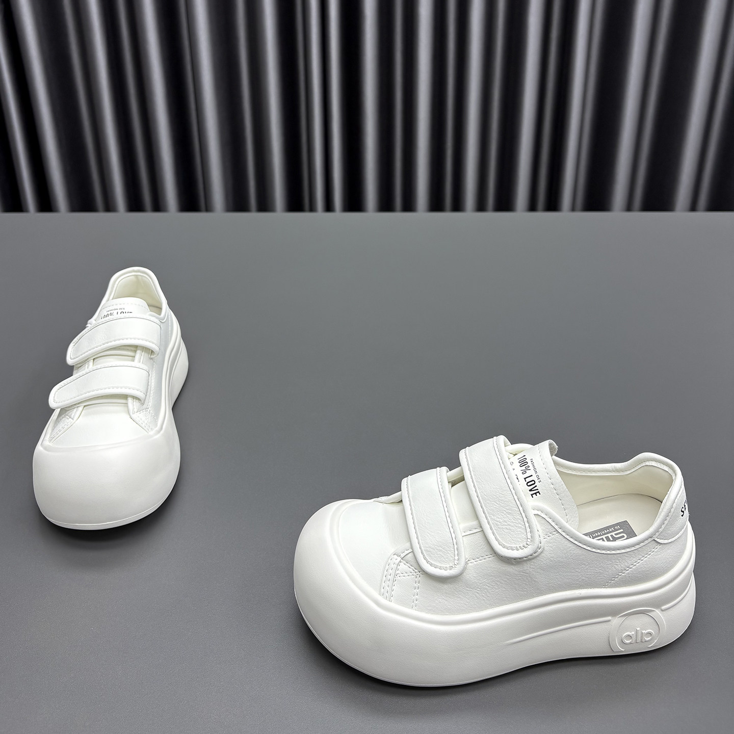 真皮小白鞋女2026春季新款圆头魔术贴厚底时尚牛皮休闲运动板鞋潮,女鞋,休闲板鞋,淘宝优惠券,粉丝福利购,淘宝优惠卷