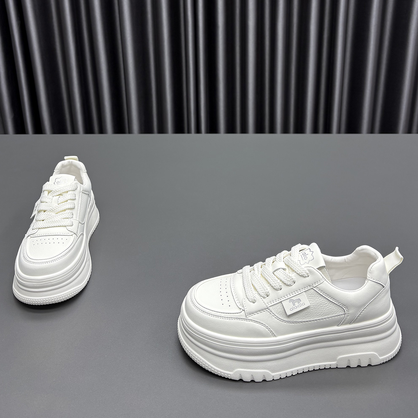 真皮小白鞋女2026春季新款圆头厚底系带防滑时尚牛皮休闲运动板鞋