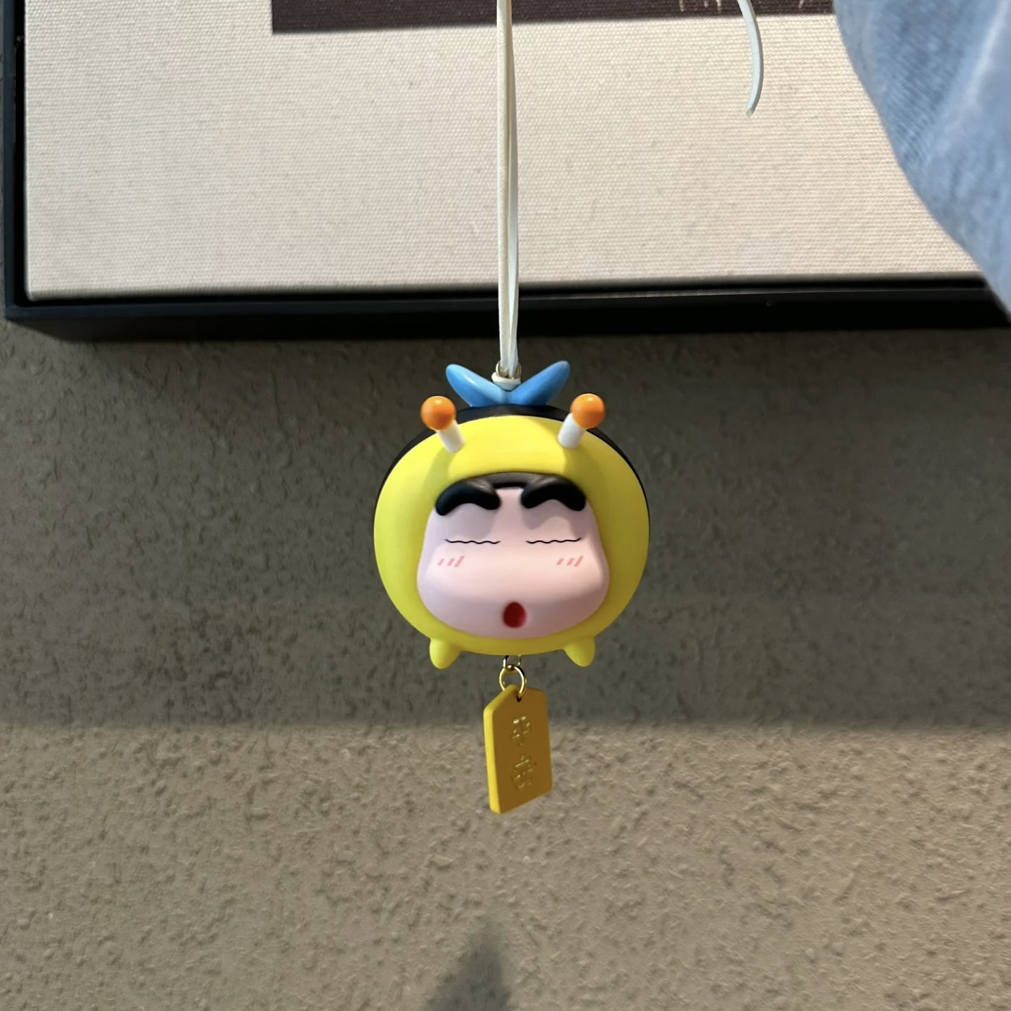 蜜蜂蜡笔小新车载摆件汽车挂件