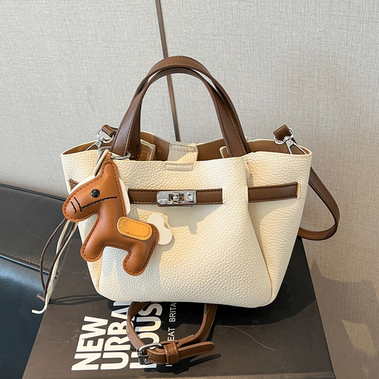 包包女撞色铂金水桶包女2026夏季新款手提单肩斜挎包百搭菜篮子包