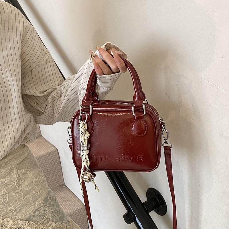 手拎时尚小方包女潮韩版简约休闲单肩包2026新款红色包包小众女包