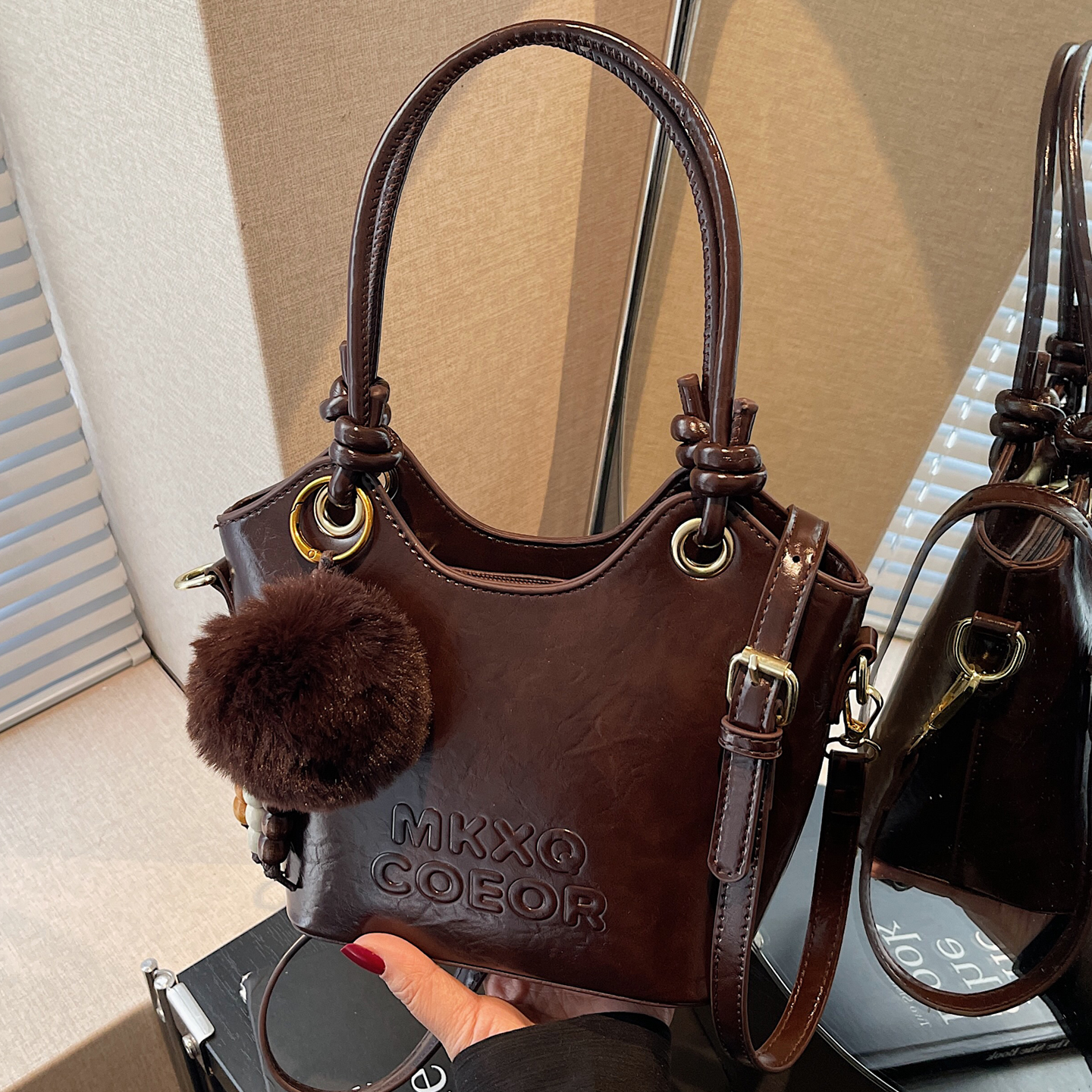 新款大容量水桶包通勤手提斜挎包