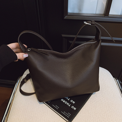 高级感休闲软皮大容量通勤托特包