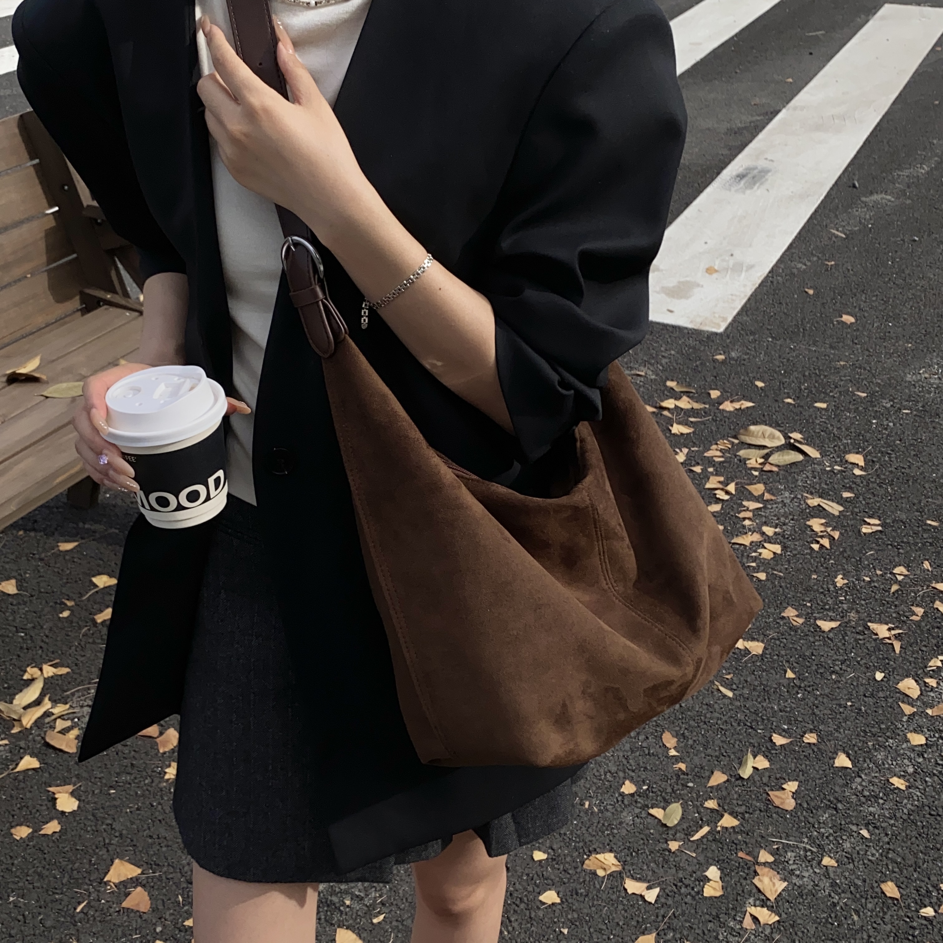 美拉德复古麂皮绒咖色包包女新款小众高级感大容量简约单肩腋下包