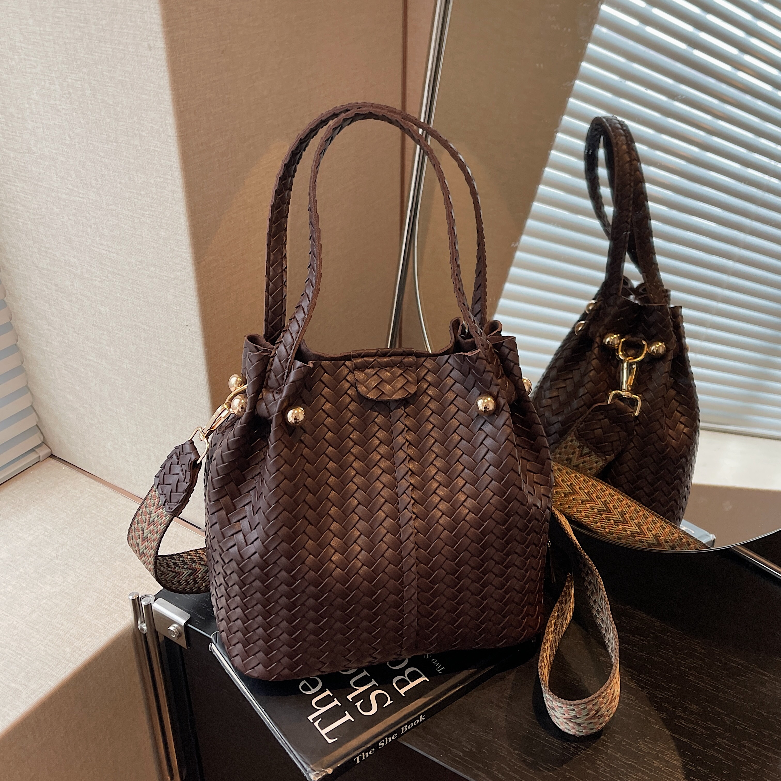 包包女时尚小众流行宽带单肩斜挎