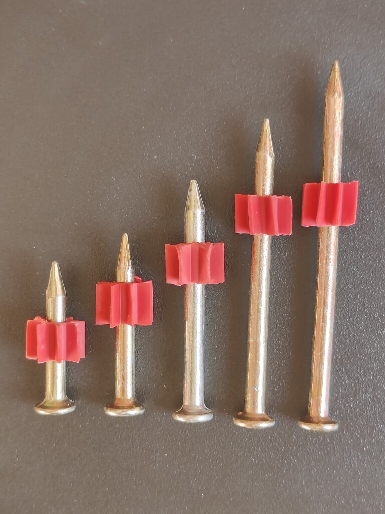 射钉包邮加粗加硬高强度特种水泥钢钉挂画丁广告订带红皮圈空调钉