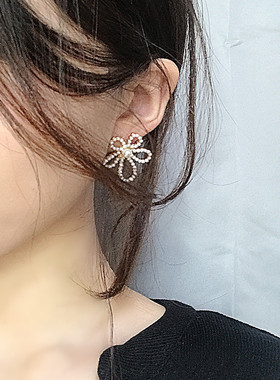 韩国东大门代购镂空花朵耳钉甜美气质仿珍珠水钻耳饰品2020新款